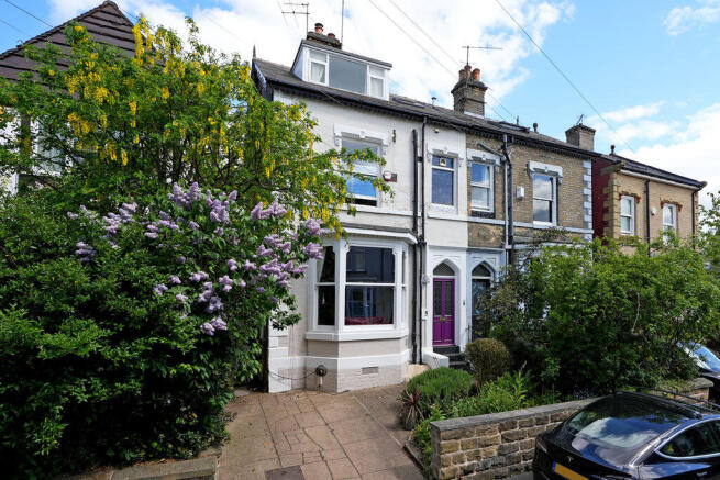 5 bed property, in Ventnor Place, £525,000