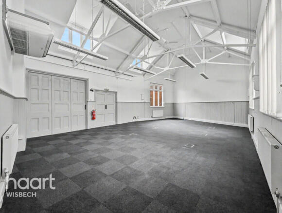2 bed property, in Castle Mews, £170,000