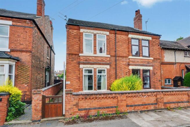 3 bed property, in Carrfield Avenue, £200,000