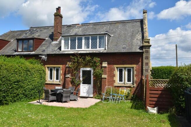 3 bed property, in Middle Street, £325,000