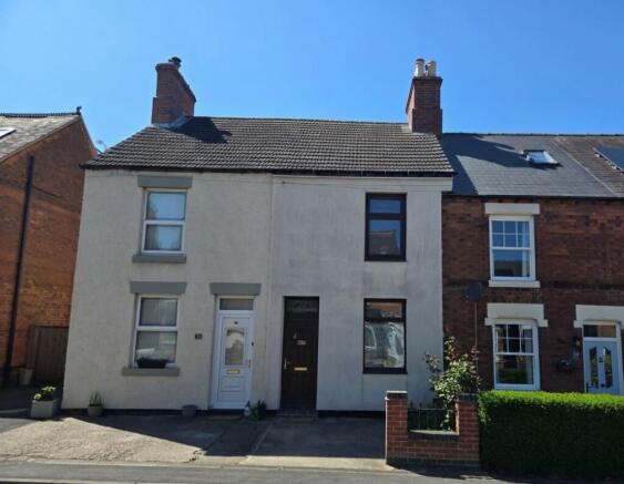 2 bed property, in 54 Moira Road, £100,000