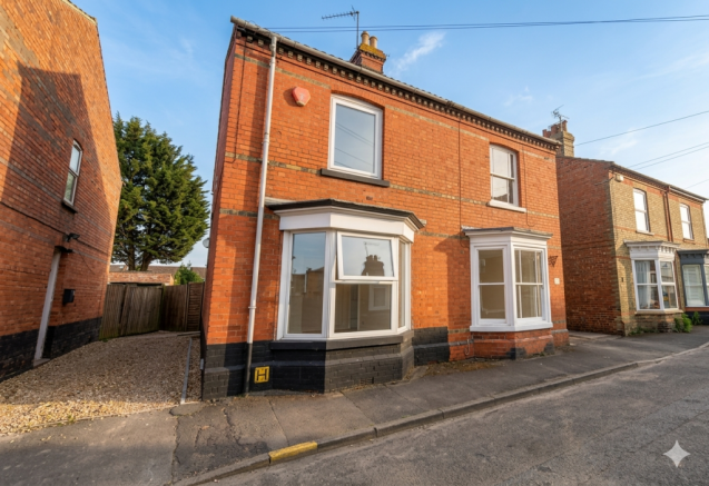 3 bed property, in Gladstone Street, £200,000
