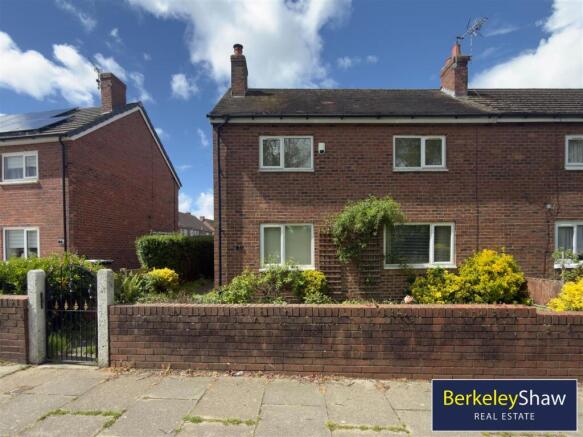 3 bed property, in Broad Hey, £150,000