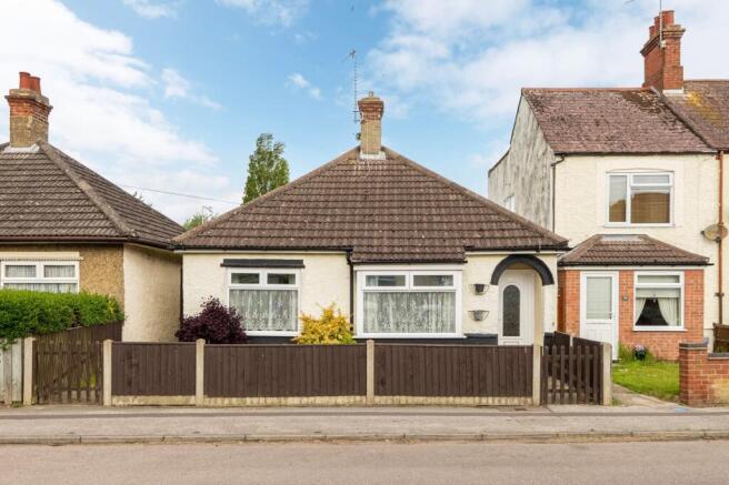 2 bed property, in Blackheath Road, £200,000