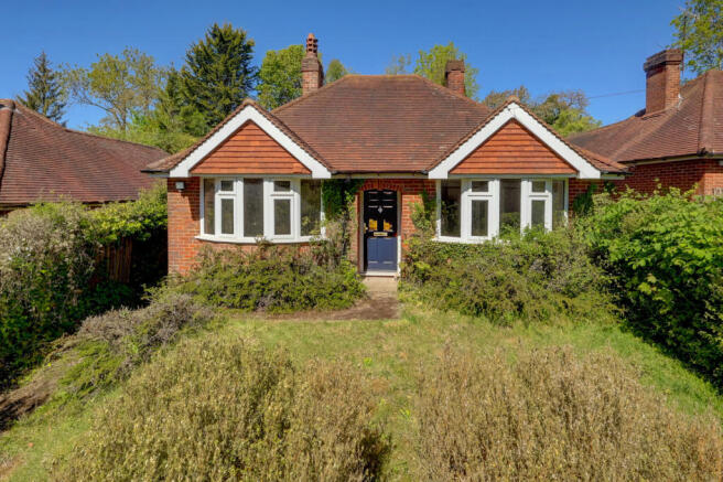 2 bed property, in Cryers Hill Road, £450,000