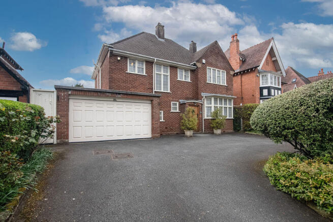 4 bed property, in Ashleigh Road, £900,000