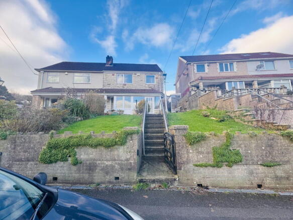 3 bed property, in Duffrynmadog, £165,000