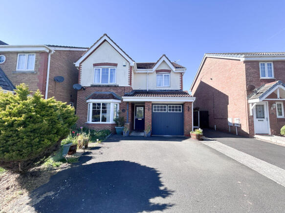 4 bed property, in 8 Tennyson Drive, £230,000