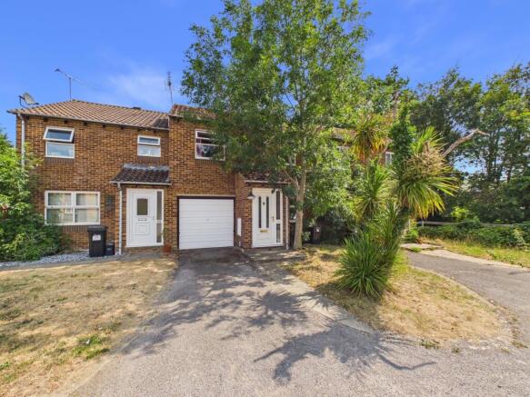 3 bed property, in Chilcombe Way, £390,000