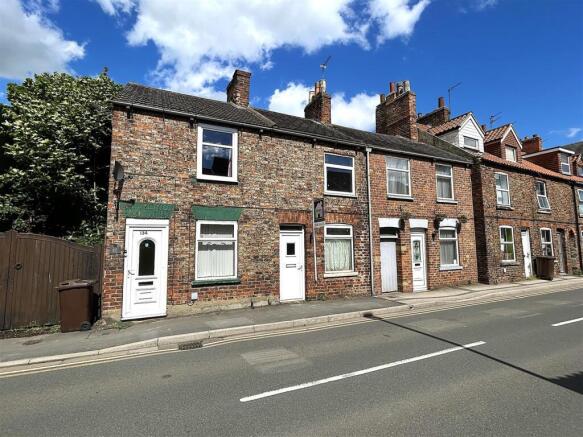 1 bed property, in Millgate, £95,000
