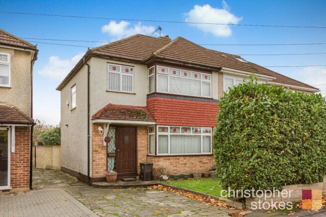 3 bed property, in Moreton Close, £450,000