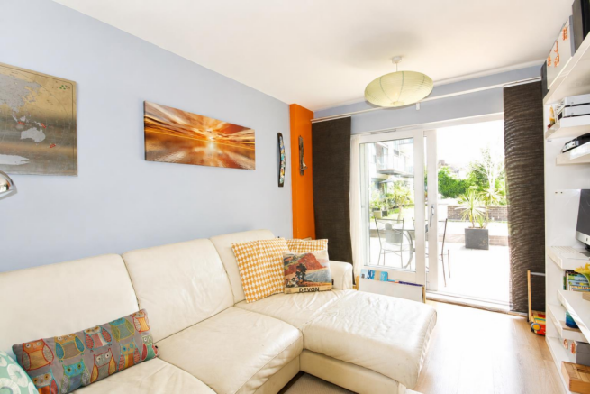 2 bed property, in Point Pleasant, £247,500