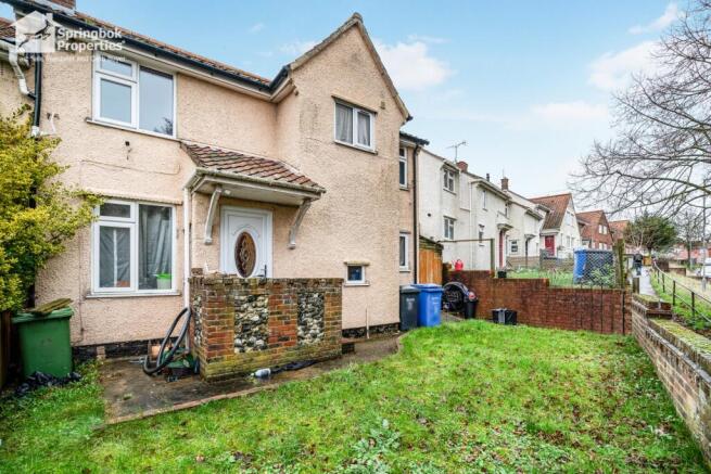 3 bed property, in Brightwell Road, £170,000