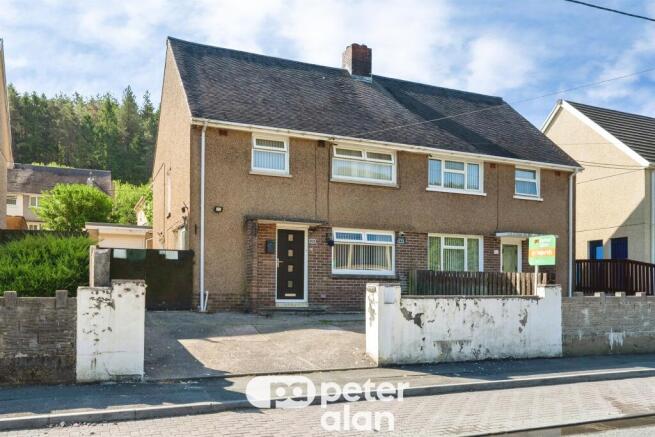 3 bed property, in Dan-Y-Coed, £140,000
