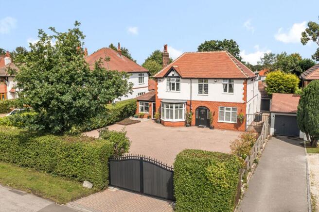5 bed property, in Leeds Road, £1,295,000