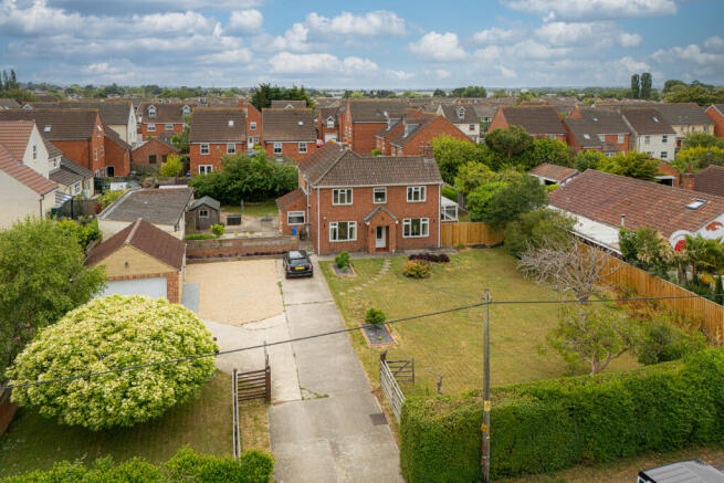 4 bed property, in Marsh Road, £575,000