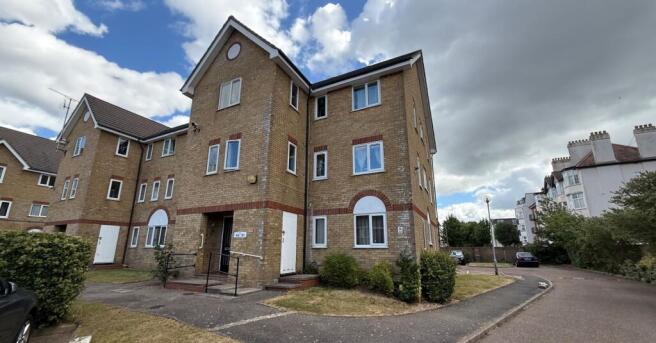 2 bed property, in Flat 48 The Pavilions, £150,000