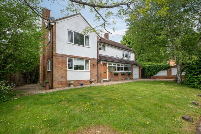 5 bed property, in Russets, £750,000