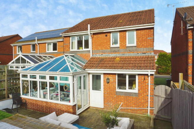 3 bed property, in Abbotsfield Way, £240,000
