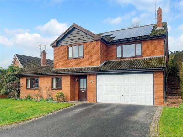 4 bed property, in High Clere, £485,000
