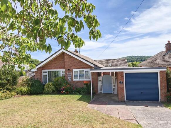 3 bed property, in Hunts Mead Sherborne, £395,000