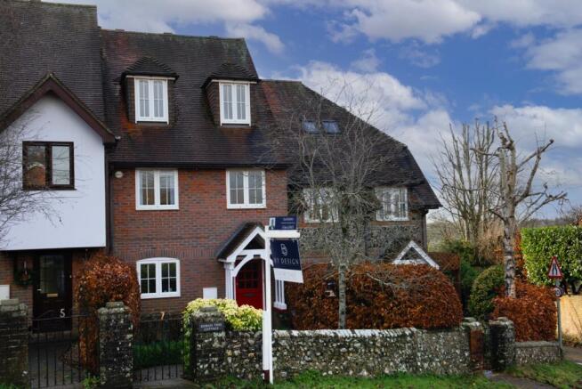 5 bed property, in Rowan Tree Cottage Soberton SO32, £500,000