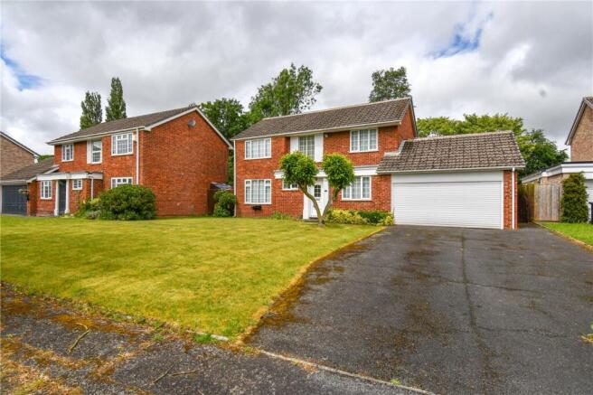 4 bed property, in Sutton Hall Drive, £550,000