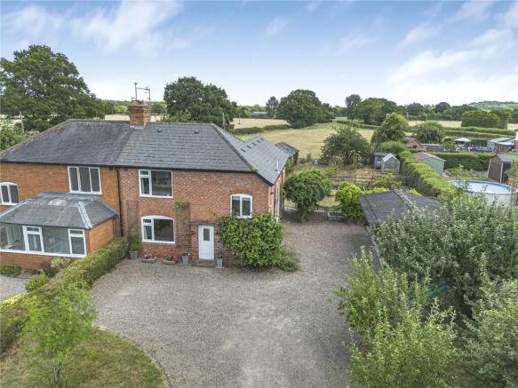 3 bed property, in Chance Lane, £475,000