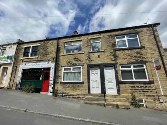 3 bed property, in 142 Lowtown, £97,500