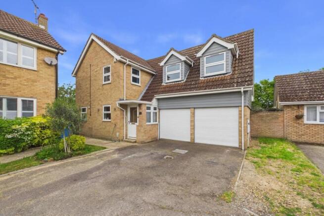 4 bed property, in Holbrook Close, £475,000