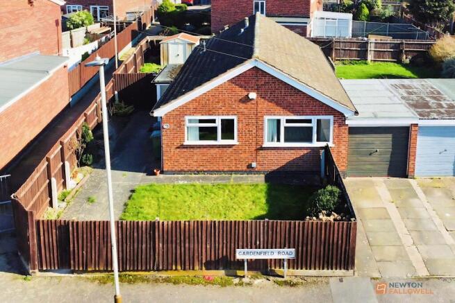 2 bed property, in Gardenfield Road, £310,000