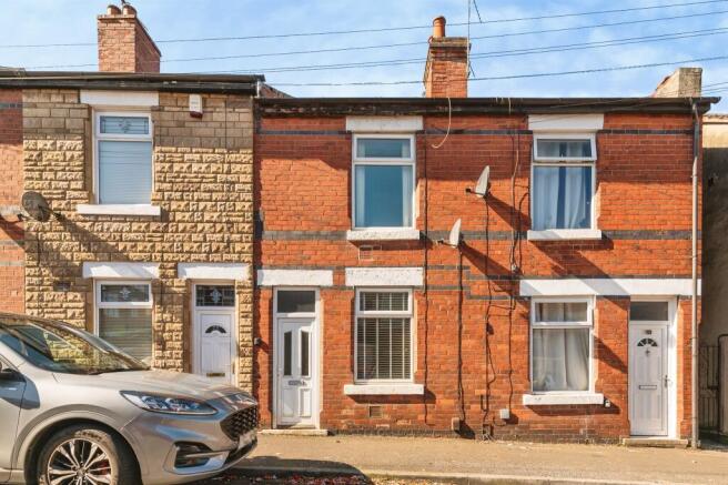 2 bed property, in Dove Street, £110,000