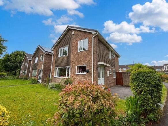4 bed property, in St James Close, £400,000