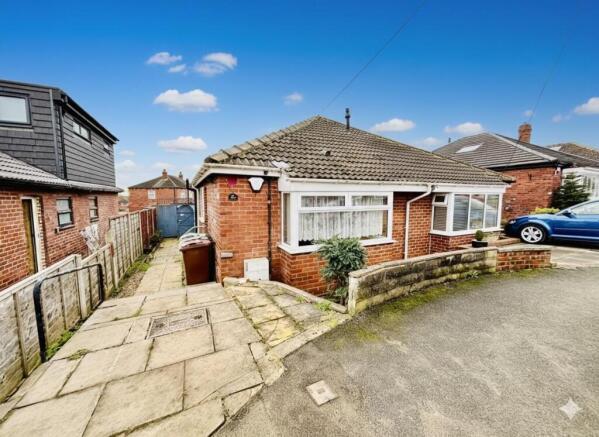 2 bed property, in Leysholme Crescent, £180,000
