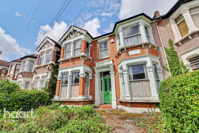4 bed property, in Kensington Gardens, £700,000