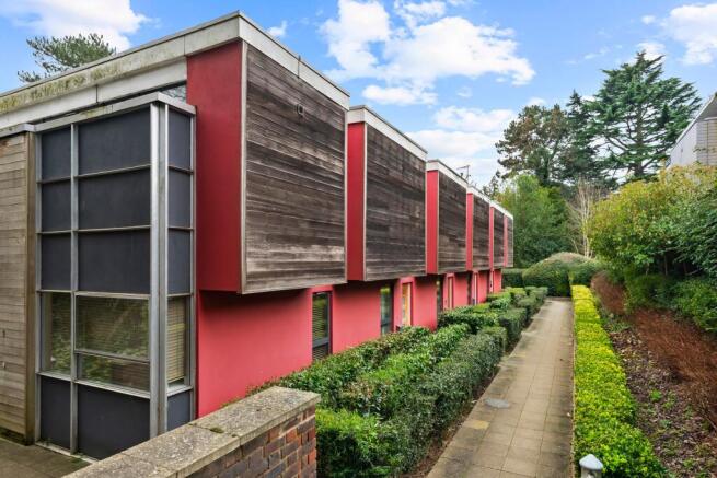 2 bed property, in Newsom Place, £600,000