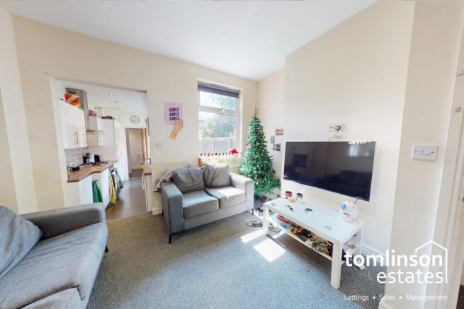 4 bed property, in Ednaston Road, £270,000