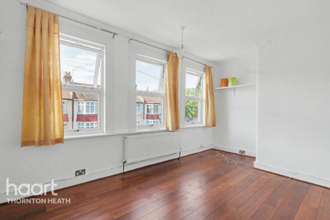 2 bed property, in Winterbourne Road, £400,000