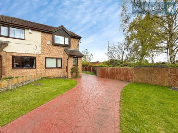 2 bed property, in Halstonwood Close, £200,000