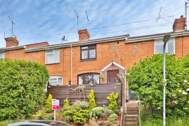 2 bed property, in Eastland Road, £190,000