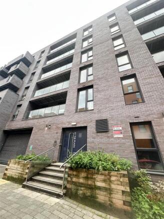 2 bed property, in Advent Way, £210,000