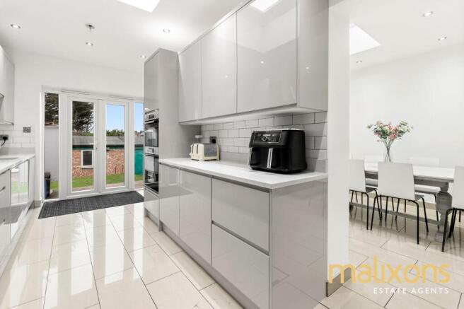3 bed property, in Gateside Road, £1,000,000