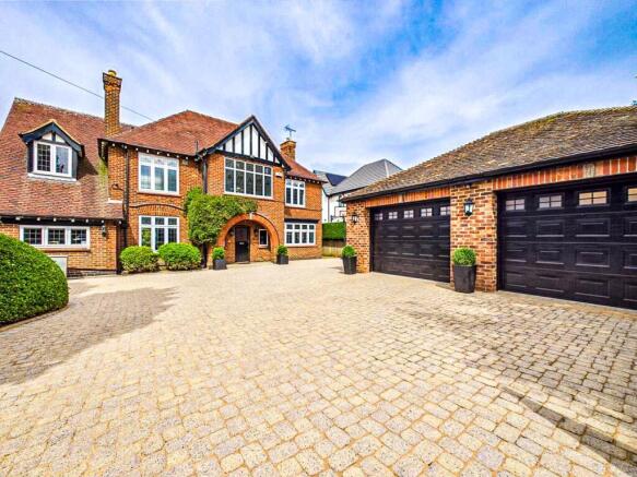 5 bed property, in Chain Lane, £1,100,000