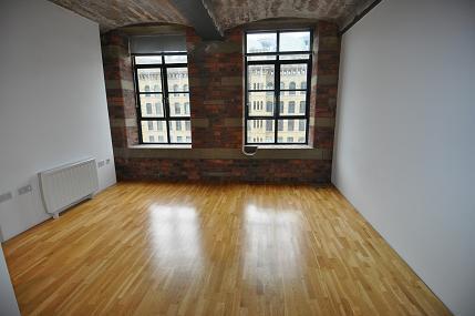 1 bed property, in Lister Mills, £45,000