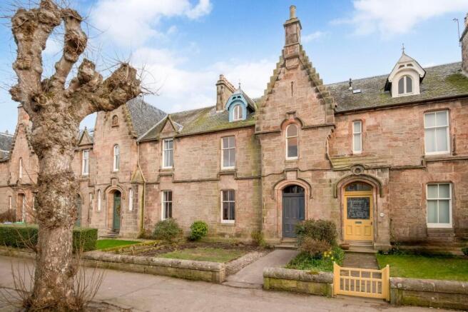 4 bed property, in Nethergate South, £560,000