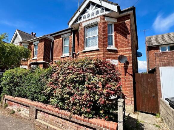 1 bed property, in Acland Road, £176,000