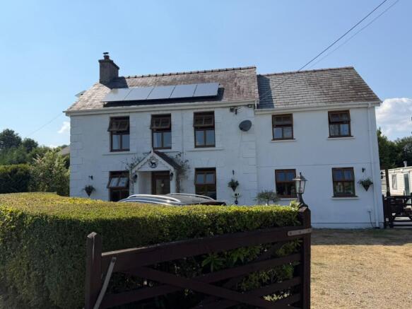4 bed property, in Llansawel, £499,950