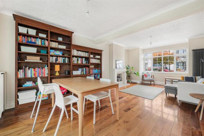 4 bed property, in Kingsley Avenue, £680,000