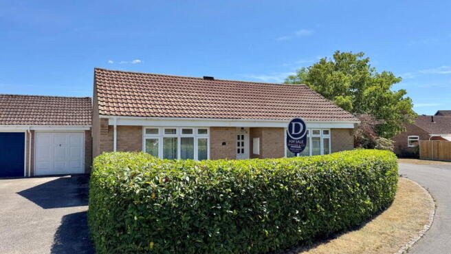 2 bed property, in Fromont Drive, £415,000
