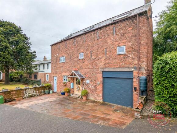 3 bed property, in Manor Barn, £365,000